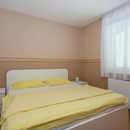 1 Bedroom Lovely In Διαμέρισμα Dramalj