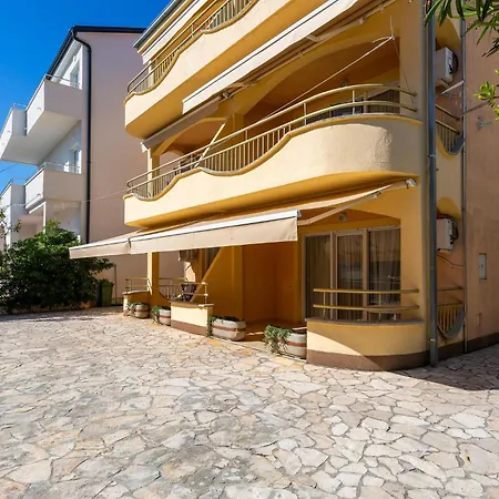 1 Bedroom Lovely In * Dramalj