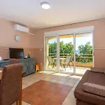 1 Bedroom Lovely In 아파트