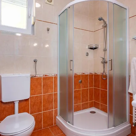 1 Bedroom Lovely In Dramalj