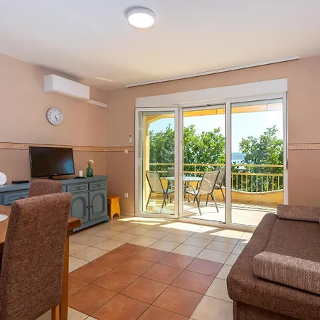 1 Bedroom Lovely In Apartament